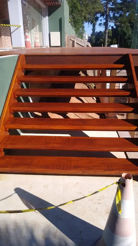 Obra de estrutura de madeira 4
